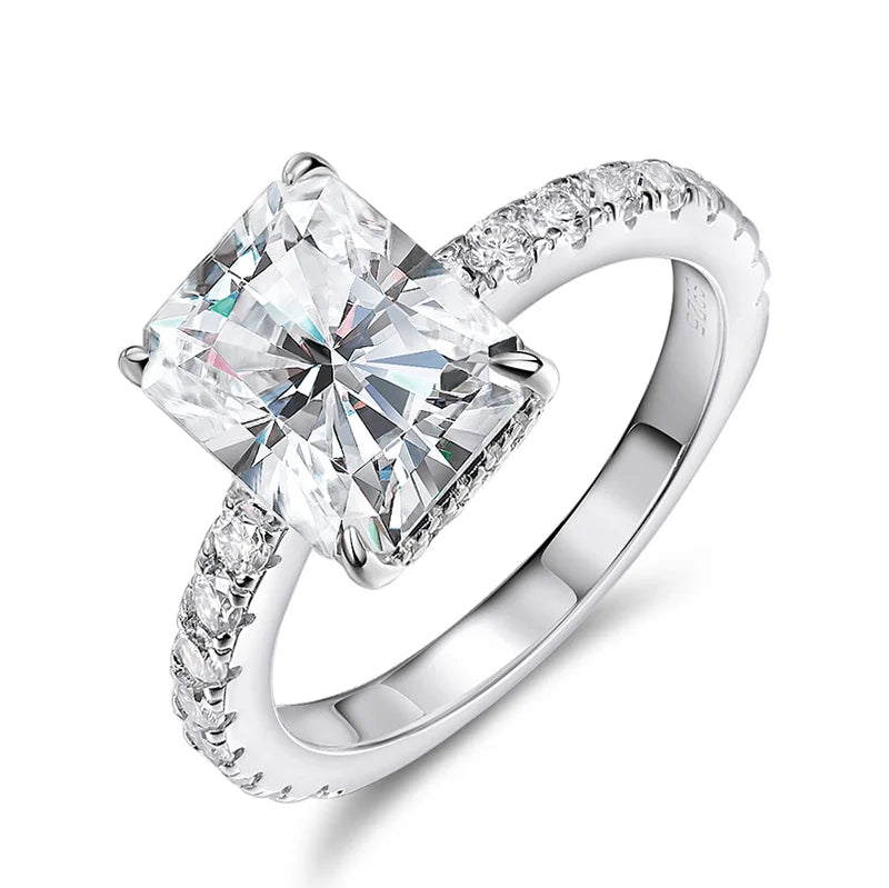 Emerald 4CT Moissanite Ring