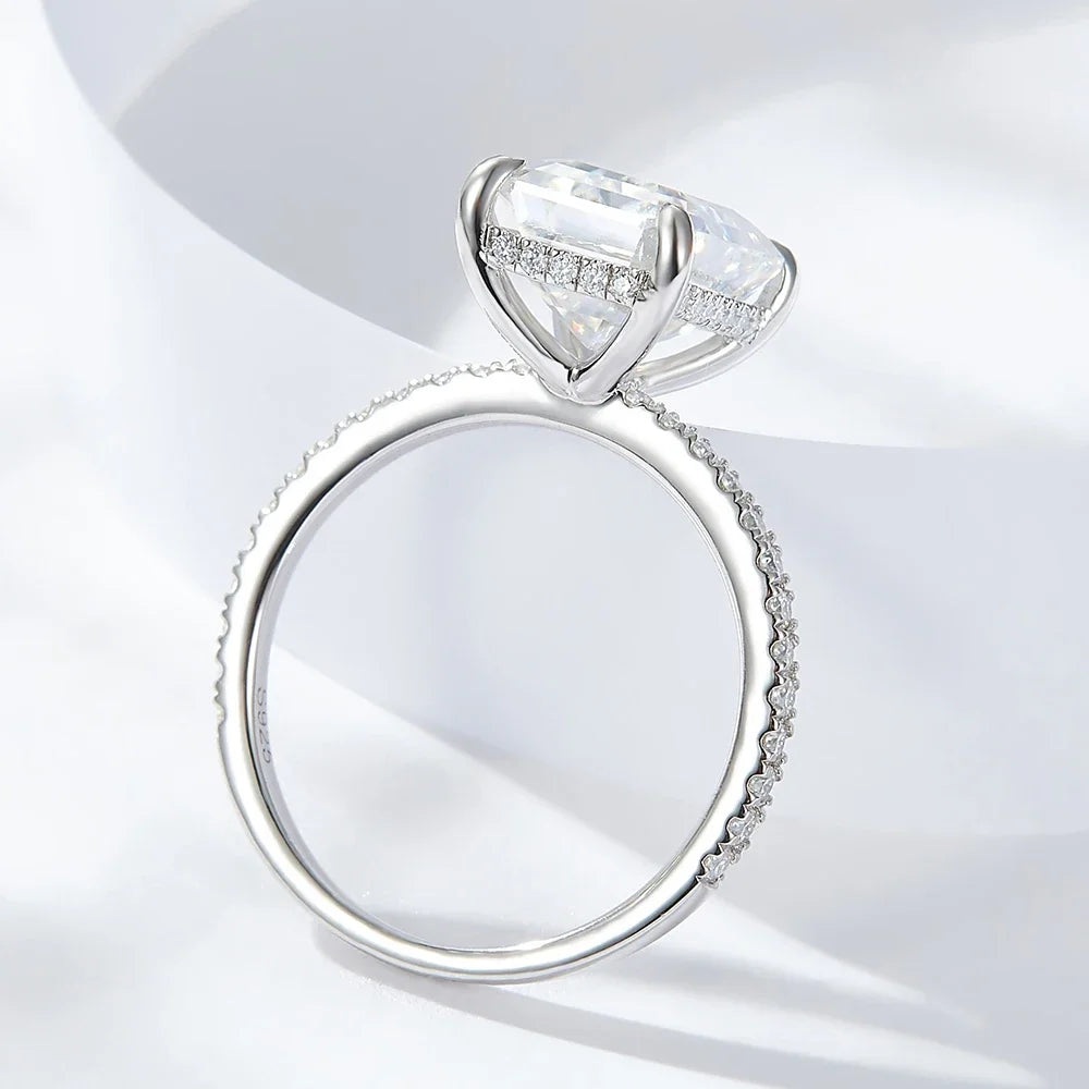 Emerald 4CT Moissanite Ring