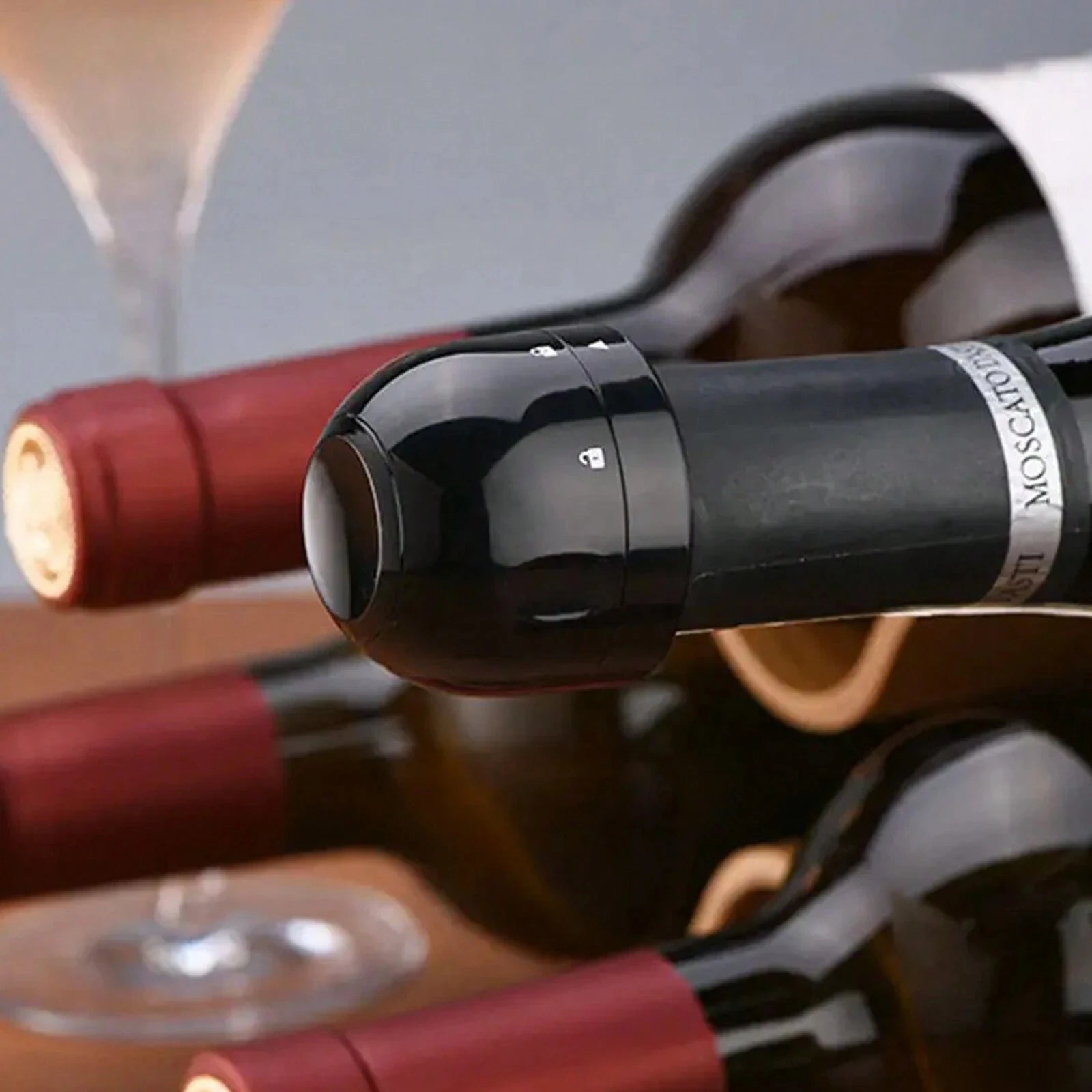 Mini Wine Bottle Stopper – Leak Proof Sealing Cap (Black)